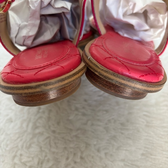 Michael Kors Pink T-Strap Sandals with Gold Hardware size 8.5 M - Picture 9 of 16